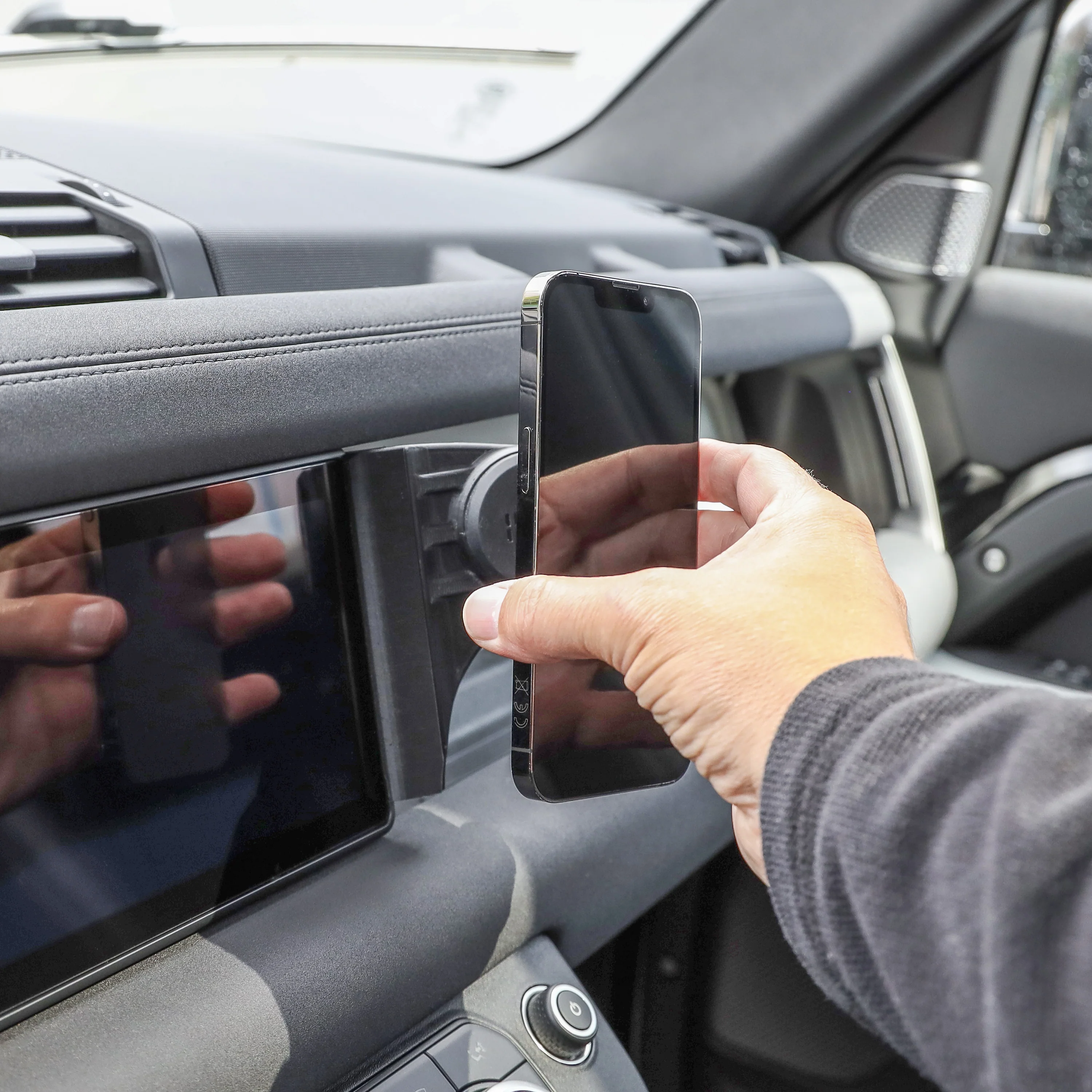 10" Infotainment Screen Phone Mount for Land Rover Defender L663 - LHD - Yosh Version - Image 4