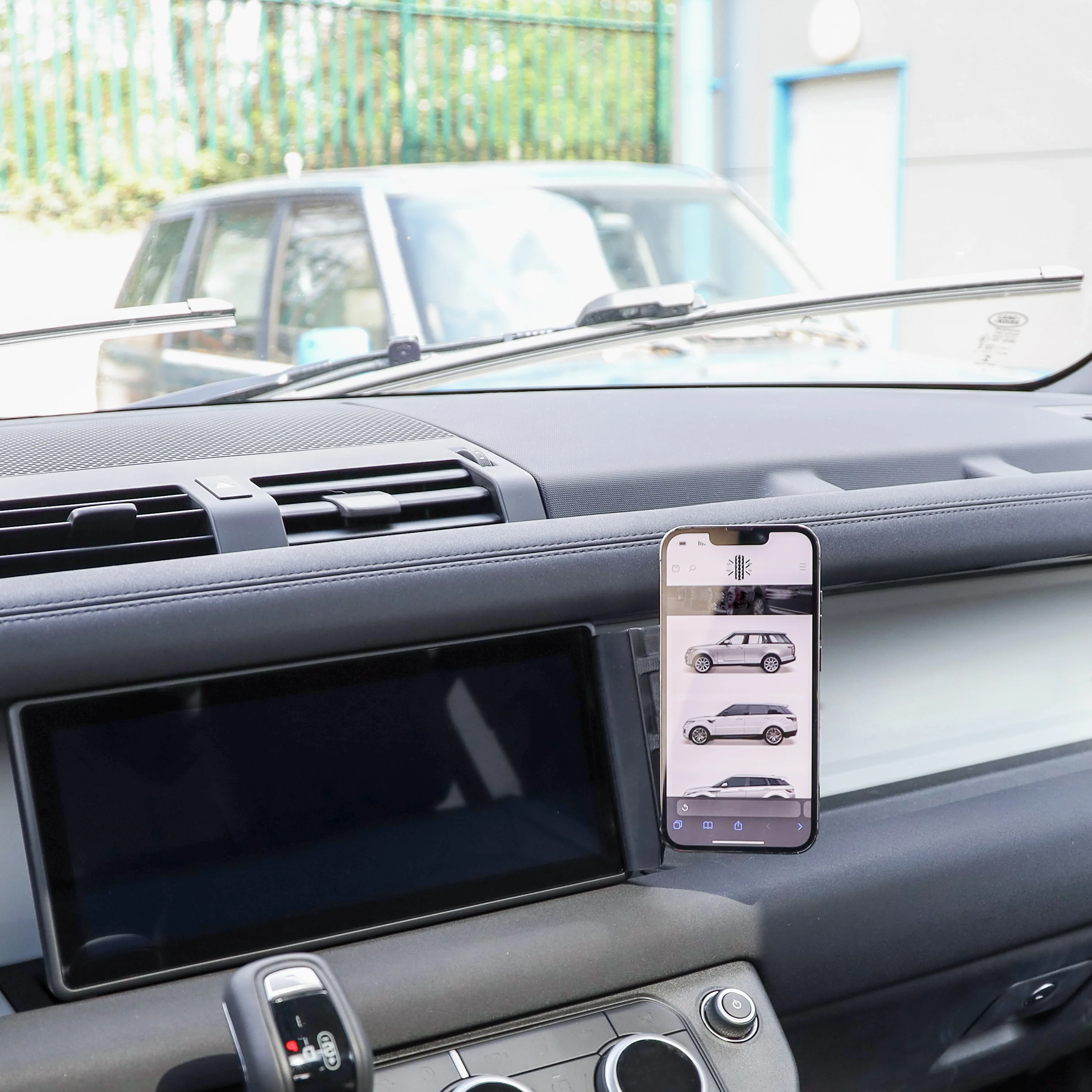 10" Infotainment Screen Phone Mount for Land Rover Defender L663 - LHD - Yosh Version - Image 6