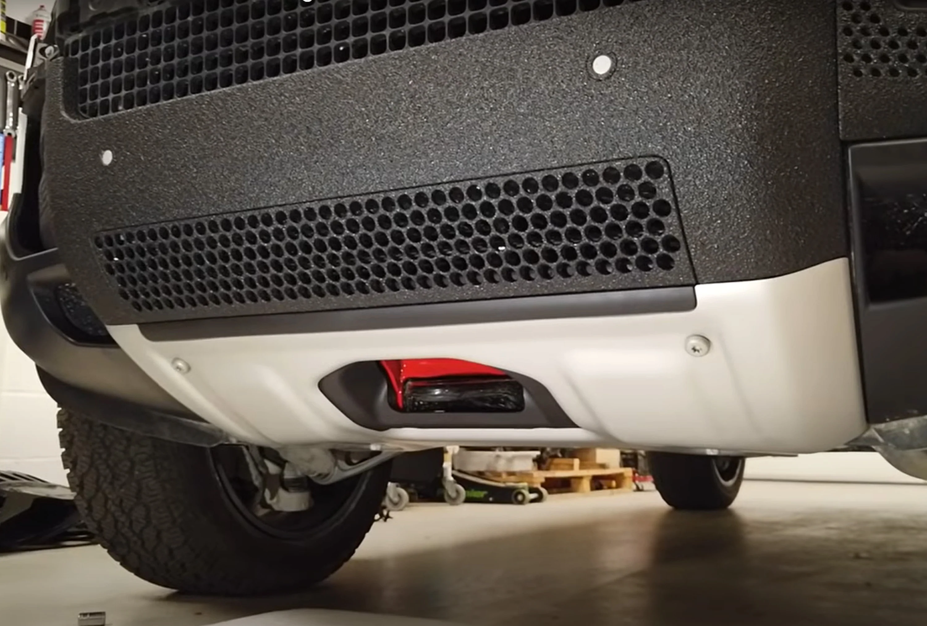 Front Aluminium Skid Plate (Aftermarket - Easy-Fit) for Land Rover Defender L663 - Silver - Image 4