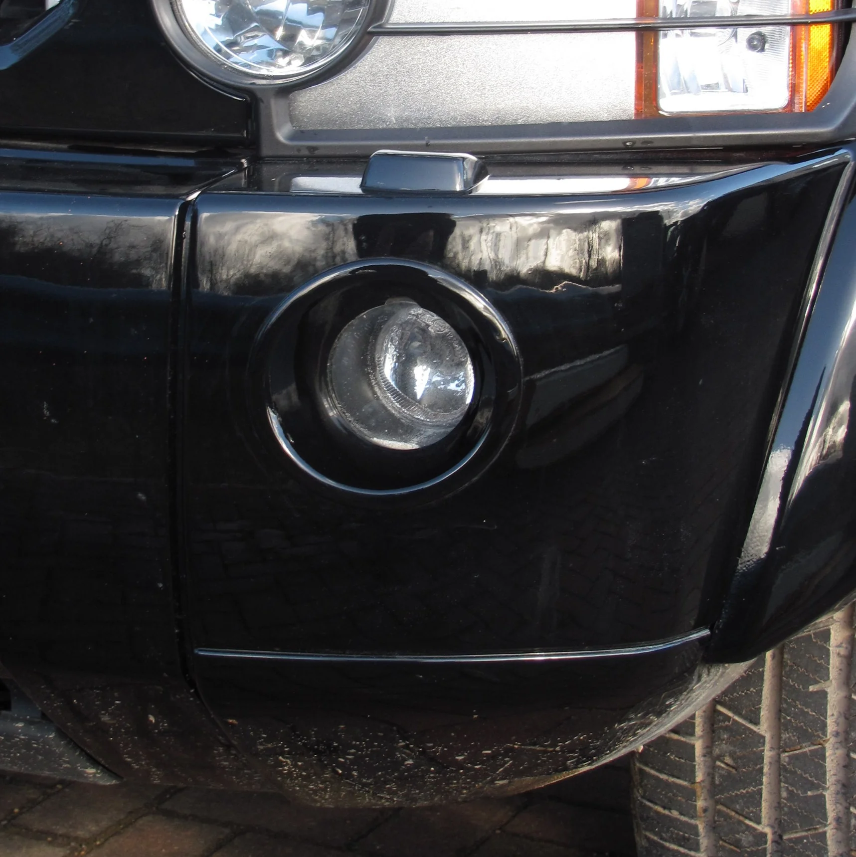 Front Bumper Fog Lamp Bezels - Gloss Black - For Land Rover Discovery 3 - PAIR - Image 3