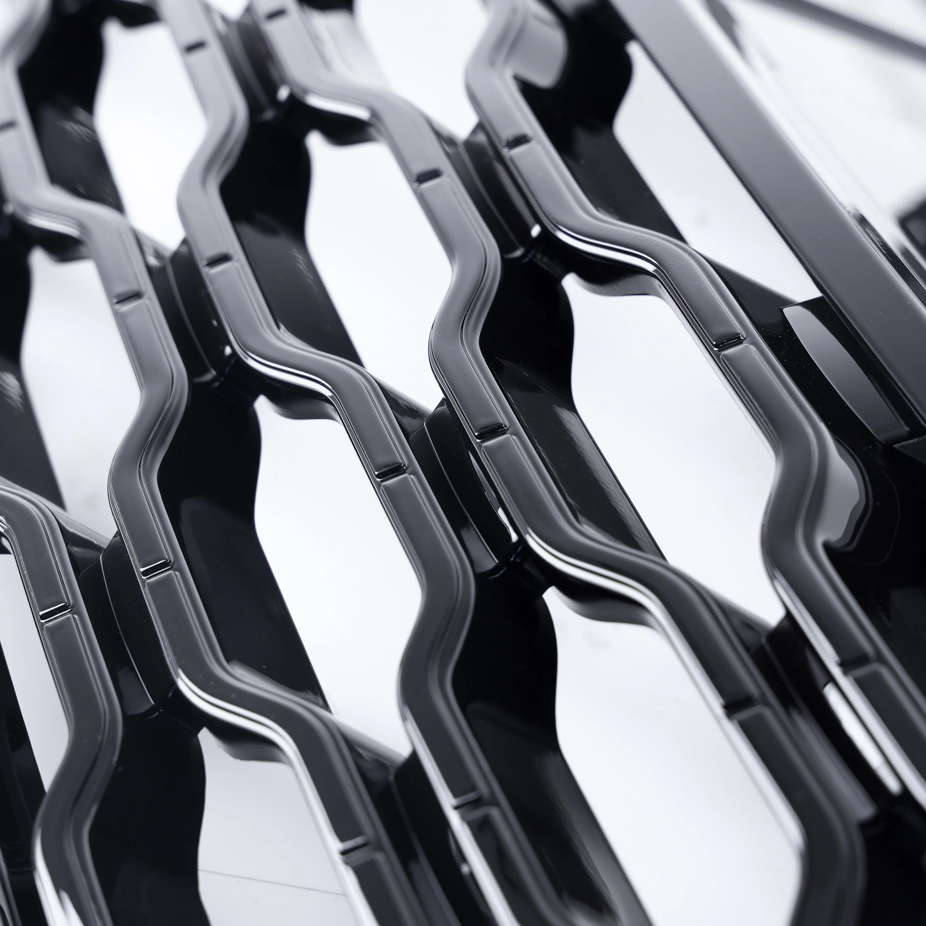 Front Grille in Gloss Black for Range Rover Sport L494 2018-22 - Image 4