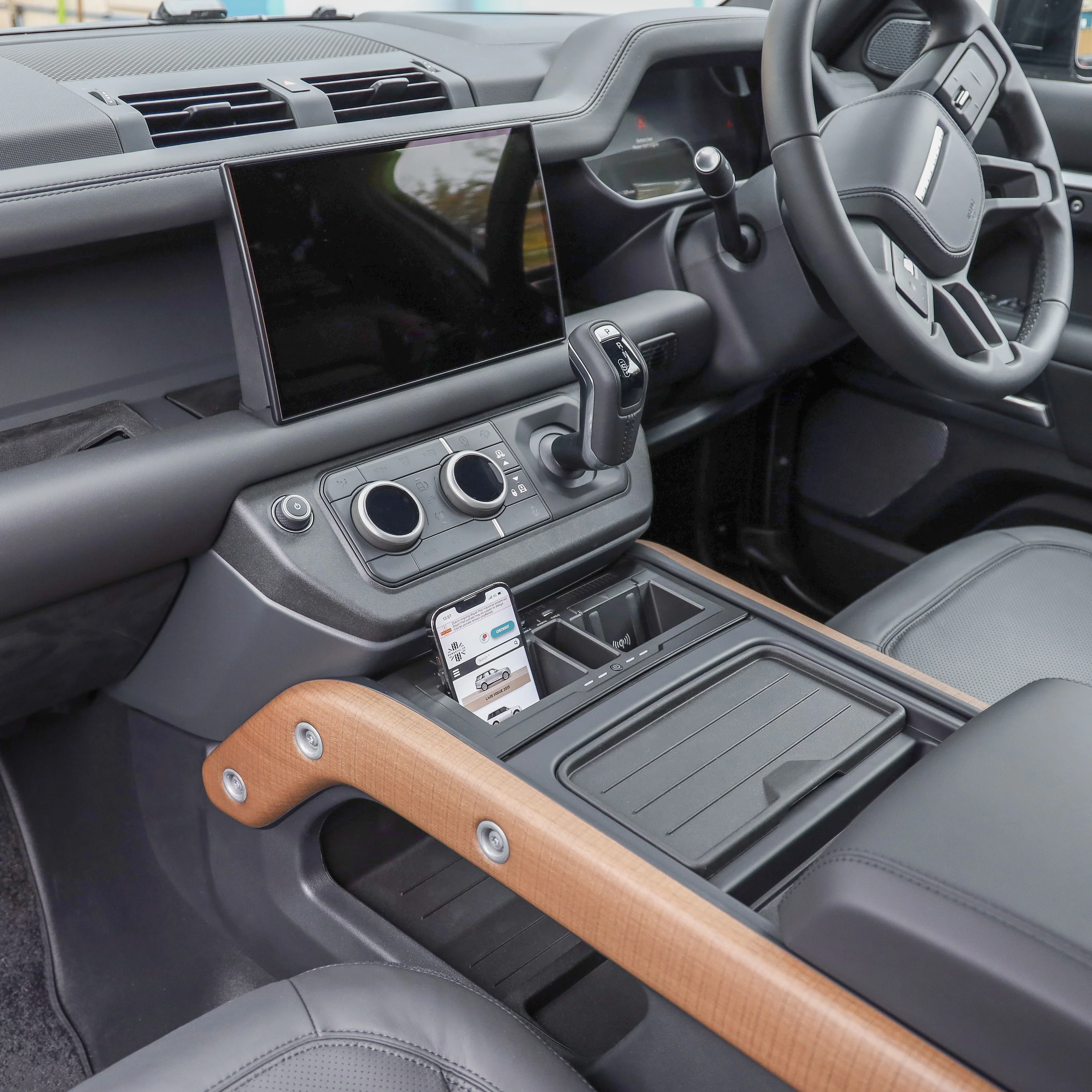 Twin Dock Wireless Charger for Land Rover Defender L663 - Image 6